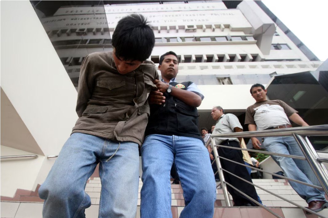 🚨| ÚLTIMA HORA: El Gobierno de Perú promulgó una ley para juzgar adolescentes de 16 y 17 años como adultos por delitos como asesinato, extorsión y homicidio calificado. 🇵🇪 ¿Apoyas esta CONTUNDENTE MEDIDA?