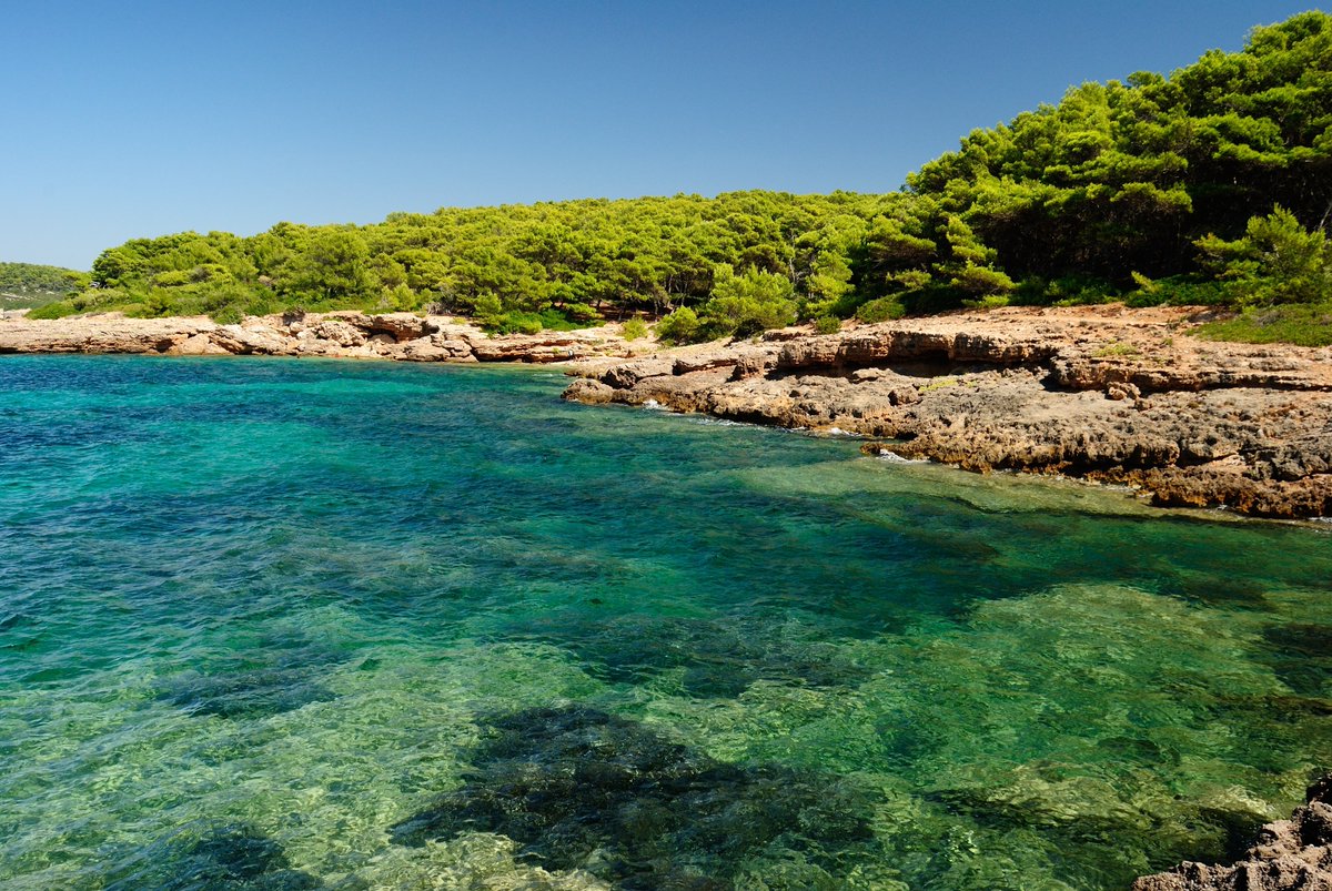 Known primarily for its gorgeous beaches and azure waters, Sardinia is the second-largest island in Italy and the Mediterranean. Explore our simple Sardinia guide, including what to eat, where to swim, and archeological spots to visit: bit.ly/4mqP0KC