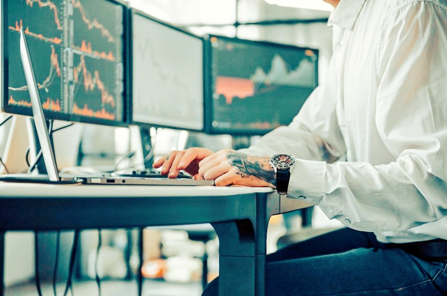 Enter the forex market in the best conditions possible with Coinstrat Pro🚀

Tailored to meet the needs of traders at all levels, from beginners to experts

⚡️Spread from 0.0​: Minimize transaction costs and maximize potential profits.

⚡️2X faster execution: Significant edge in
