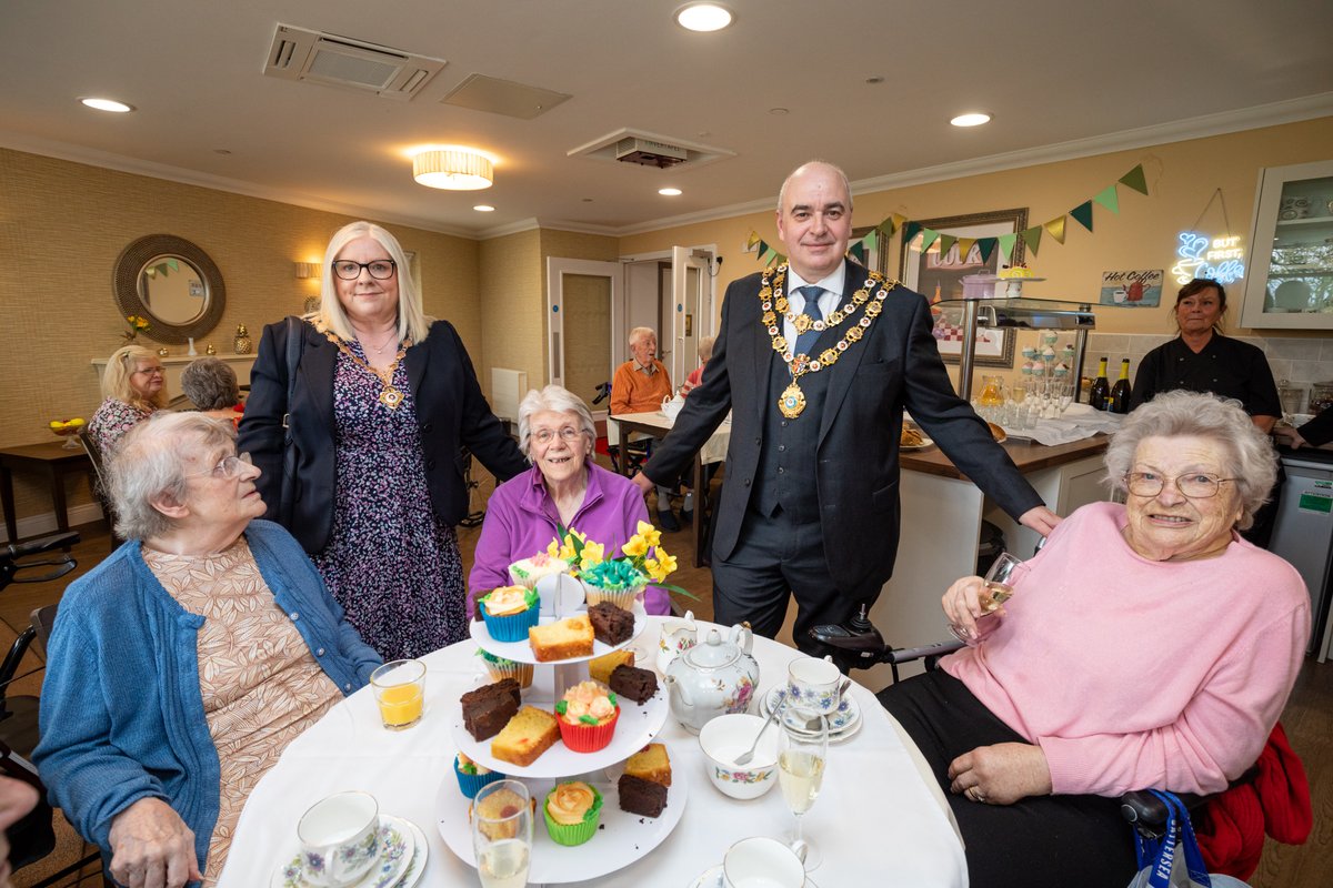 Mayor_RoyalSC's tweet image. The Mayor thoroughly enjoyed his visit to Mercia Grange Care Home to open their new Dementia Cafe which will host monthly events for carers and their loved ones 💙