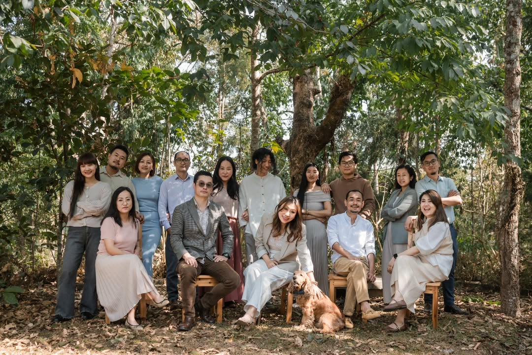 Khyo_tck's tweet photo. 1,2,3..is how Bella livened up the faculty team photo shoot of
@musicacademykohima @longshithung_ovung
@bendangwati_lkr
@VikhieRutsa
@nekshimchen
@jajahhh_k
@vilamiachieo
@moatoshi_jamir
@whuorie
@sevor_kerhuo
@_neitho
@blue_lunatic
#teamportrait
#cockerspanielworld
#musicteacher https://t.co/DtC4mMgrlA