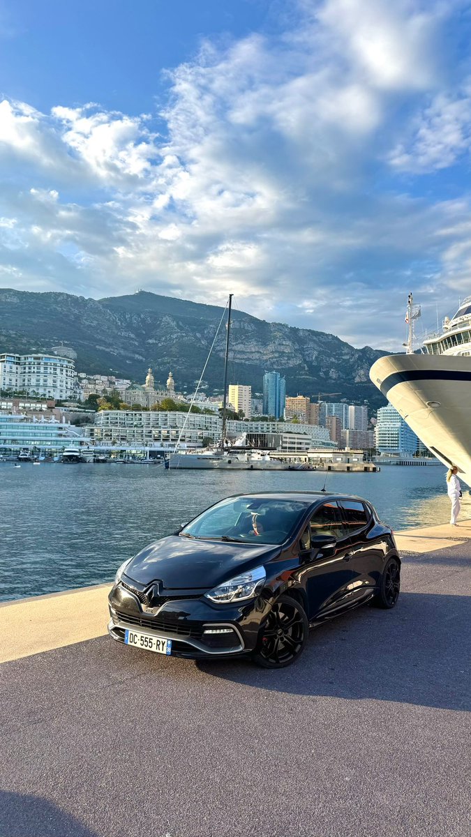 Jeune Clio 4 société sur Monaco 🇲🇨