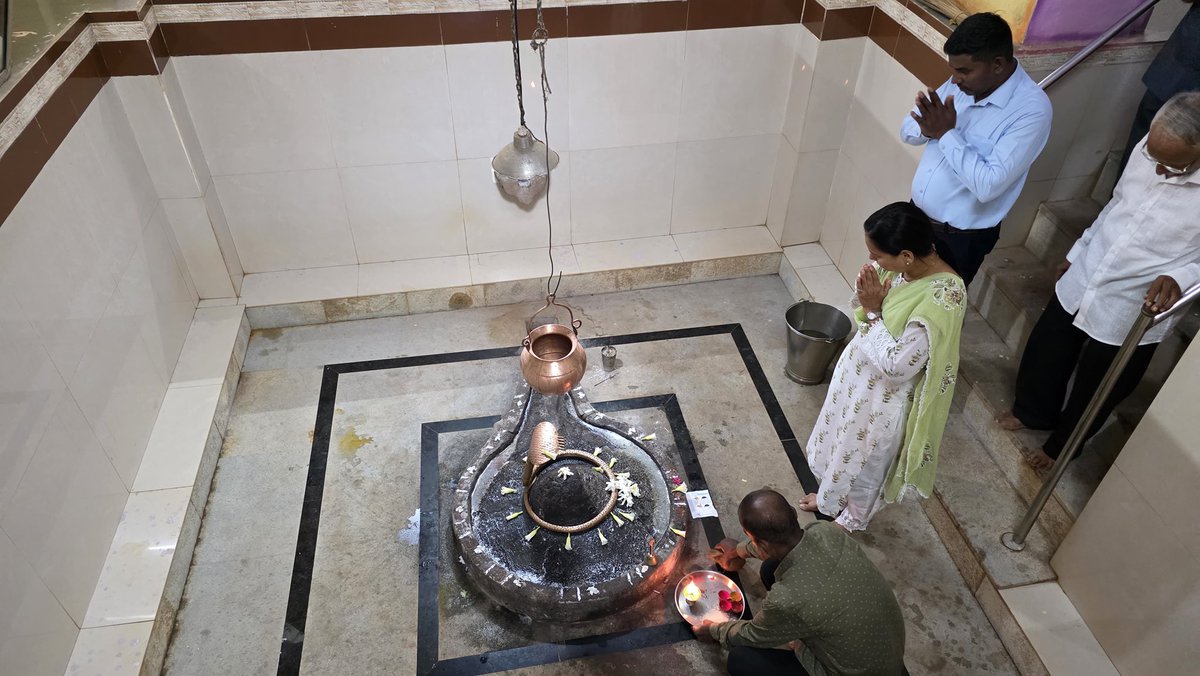 मौजे देवखोल, ता. श्रीवर्धन येथे कोकण ग्रामीण पर्यटन विकास कार्यक्रम योजनेअंतर्गत कुसुमेश्वर मंदिराच्या सुशोभीकरण कामाचे उद्घाटन माझ्या हस्ते संपन्न झाले.

या विकासामुळे स्थानिक रोजगार, पर्यटन वाढ आणि सांस्कृतिक वारसा संवर्धन या तिन्ही क्षेत्रांमध्ये सकारात्मक बदल घडून येणार