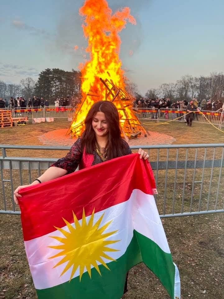 جیاوازی بیروڕا شتێکی سروشتییە، بەڵام گرنگ ئەوەیە ڕێز لە بیروڕای یەکتر بگرین و بە شێوازێکی شارستانی گفتوگۆ بکەین، نەک ببینە دوژمنی یەکتر. 🗣️🤝🤔