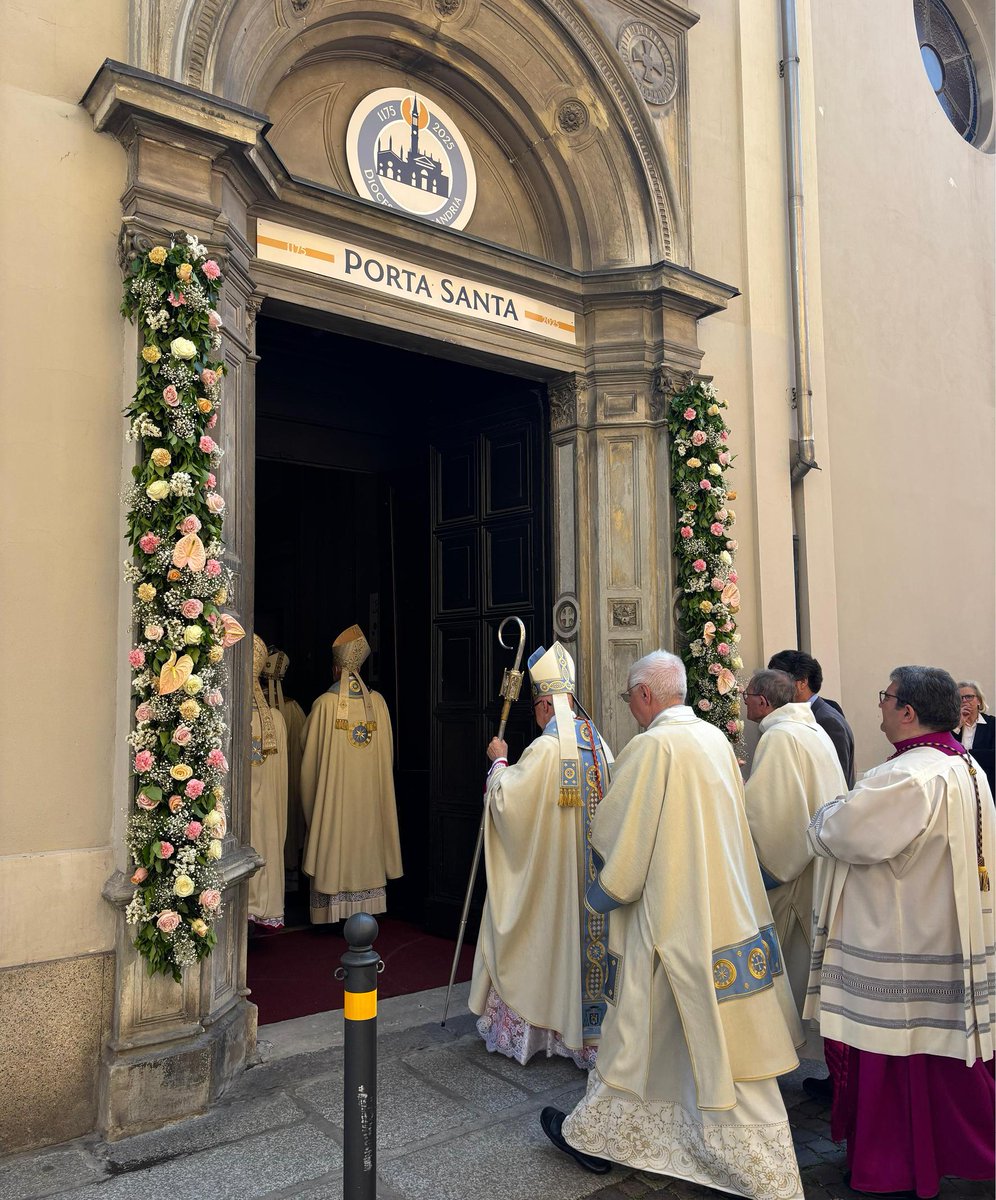 DiocesiAl's tweet photo. Domenica 11 maggio si è concluso l’Ottavario della Madonna della Salve con la solenne celebrazione presieduta dal cardinale Angelo Bagnasco e concelebrata da tutti i Vescovi del Piemonte.

🙏 Grazie alle autorità civili e militari, ai sacerdoti, ai diaconi, ai ministranti. https://t.co/9kZTLftdcZ