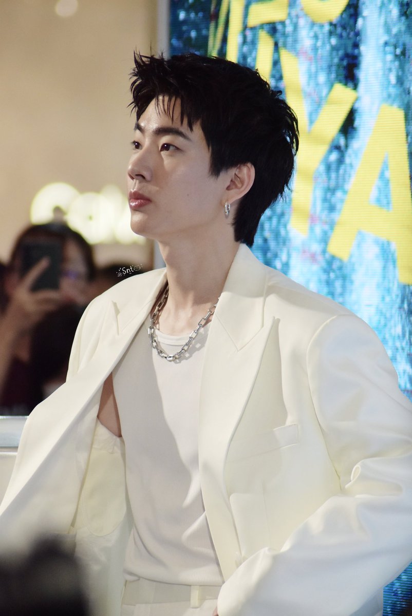 SNT96868's tweet photo. พี่ออฟทำดีๆ มานหล่อ!!!

@off_tumcial 
OFF X BIOME BUDDIES HOUSE 
#PondsTHxOff https://t.co/EnkJhnOHqG