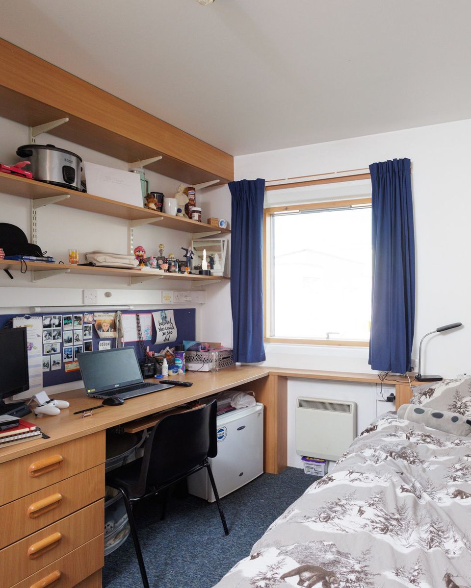 🏘️ 🛏️ Joining us this September? Book your on-campus accommodation now! 
There's a variety of rooms to choose from. Take it from a blank slate to your personalised cosy space for your home away from home! 
Find out more about the perks of living on campus buff.ly/ZpnXnXw