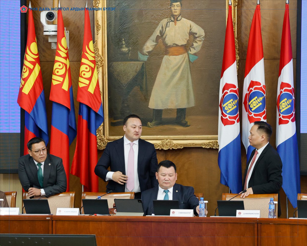 УИХ дахь МАН-ын бүлэг Хөгжлийн банкны тухай хуулийн шинэчилсэн найруулгын төслийн танилцуулга болон “Онтрэ” ХХК-ийн тусгай зөвшөөрлийн талаар мэдээлэл сонслоо. <a href="/ariunzaya_a/">Аюушийн Ариунзаяа / Ariunzaya Ayush</a> <a href="/KhBulgan/">Bulgantuya.Kh</a> <a href="/BBayarbaatar1/">B.Bayarbaatar</a>