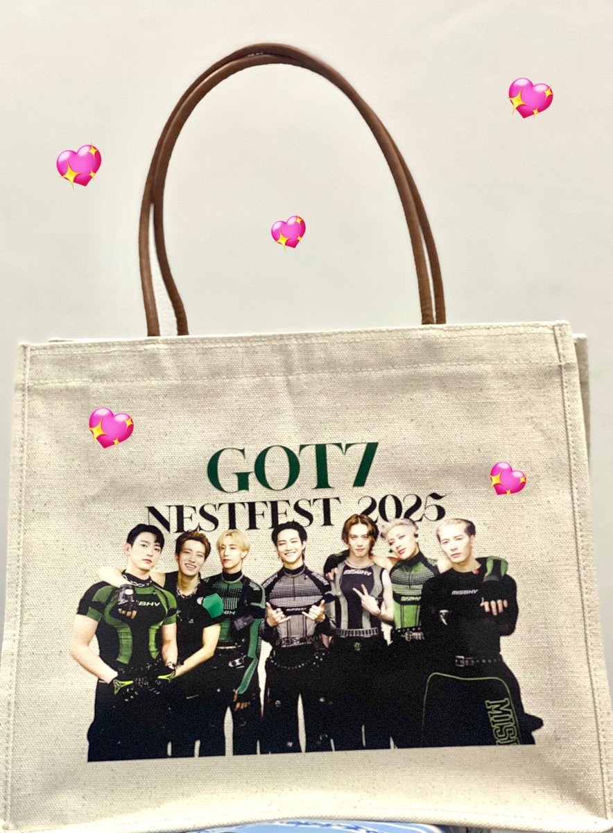 laphatzzz's tweet photo. คือเปิดพัสดุมาแล้วแบบแอร๊ยยยย~ เป็น กอว. จากคอนที่น่ารักและดีต่อใจมากกกกที่สุดเลยค่ะ ขอบคุณนะคะ 💖 🙏🏻

 #รีวิวคนที่พี่เจบีรับสาย https://t.co/qvyWOvXjrR