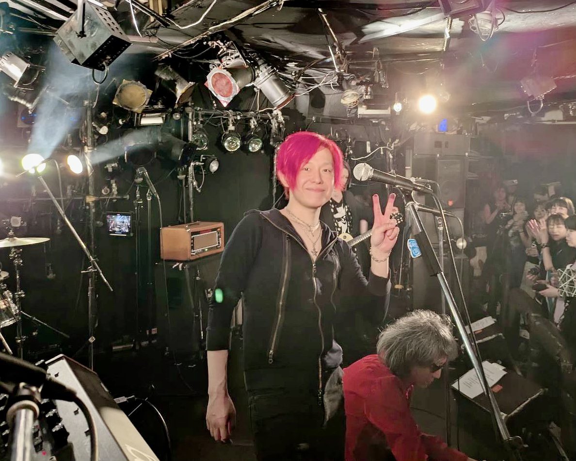 HOLICS_Official's tweet photo. 本日はDIEさんが撮影して下さった写真をお届けします🤵♂️
なかなかレアな角度のショットです🤵♂️
photo by DIE
管理人 堀楠雄🤵♂️
#kitp2025 #HOLICS #WJO #HERCIGAR https://t.co/wATaO85PIM