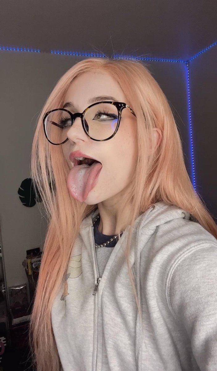 veriveriberri's tweet image. I have so many adorable little ads for my account 🥰

And I just found myself a cutie that writes my posts for me 😇💖

So now I only need someone to provide me with cute pictures and videos for these posts 💕

Join Berri&apos;s post factory today 💋