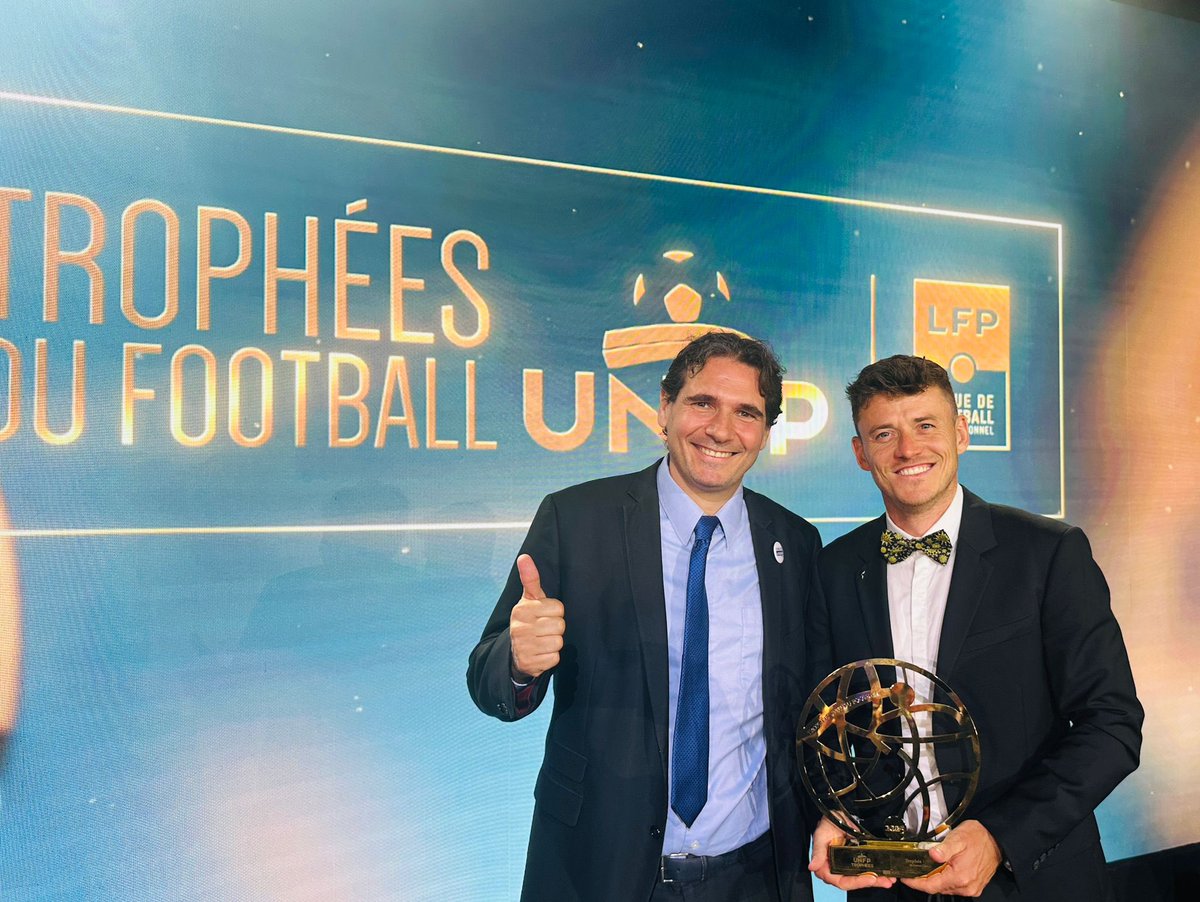 Hier soir, une grande fierté : Pierrick Capelle, capitaine du SCO d’Angers, que nous avons accompagné dans un superbe projet de construction d’une école et d’un terrain de sport pour 330 enfants à Madagascar, a été récompensé par un Trophée UNFP. Belle reconnaissance !