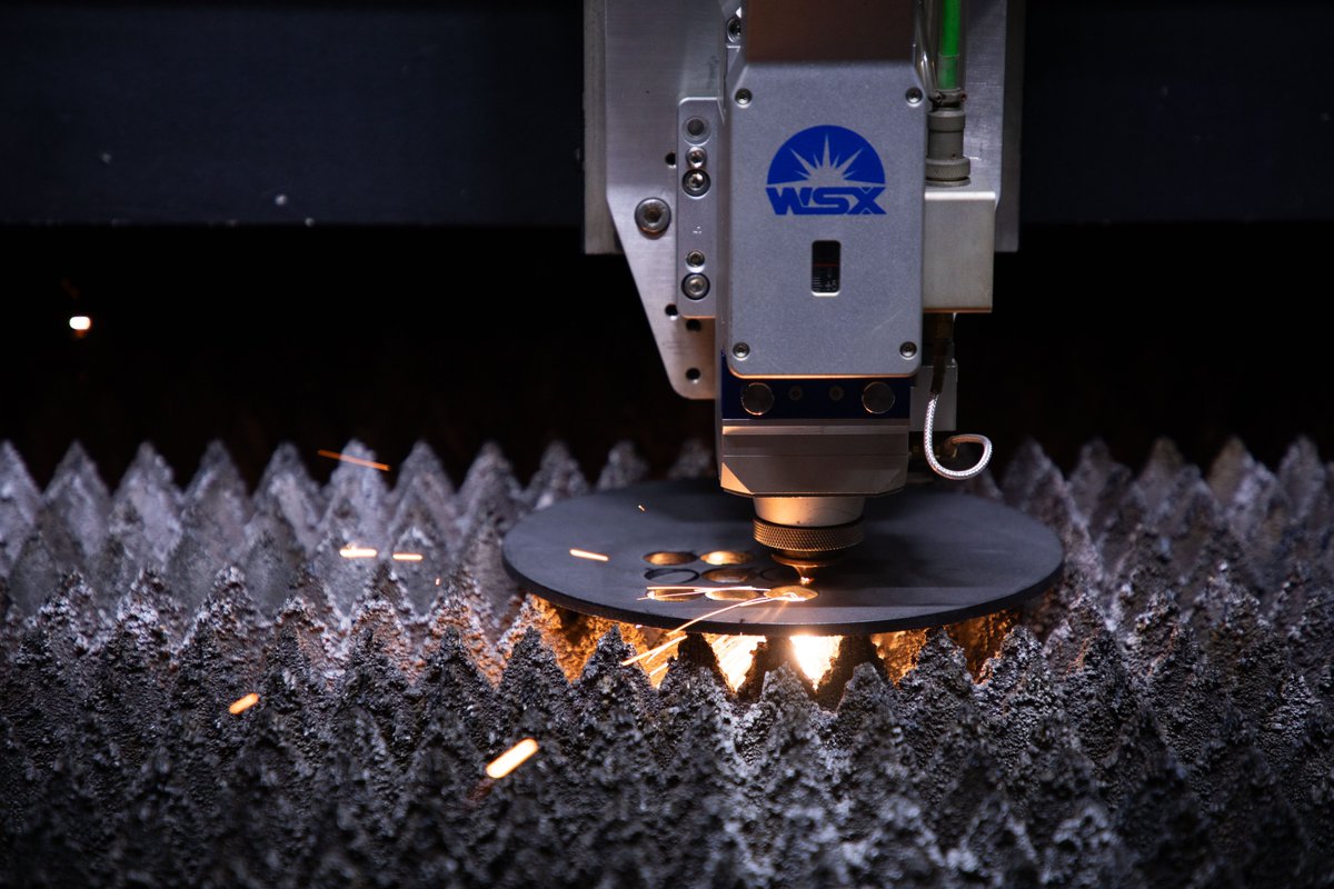RAPIDDIRECT1's tweet photo. 💡Wondering how thick RapidDirect can go with #laserCutting?

✔️ Carbon steel: up to 50mm
✔️ Stainless steel: up to 20mm
✔️ Aluminum: up to 20mm

👉 Got a project in mind? Let's make it real:
https://www.rapiddirect.comervices/sheet-metal-fabrication?rdtm_from=sns

#MetalWorkshop https://t.co/J0sbTdnLM6