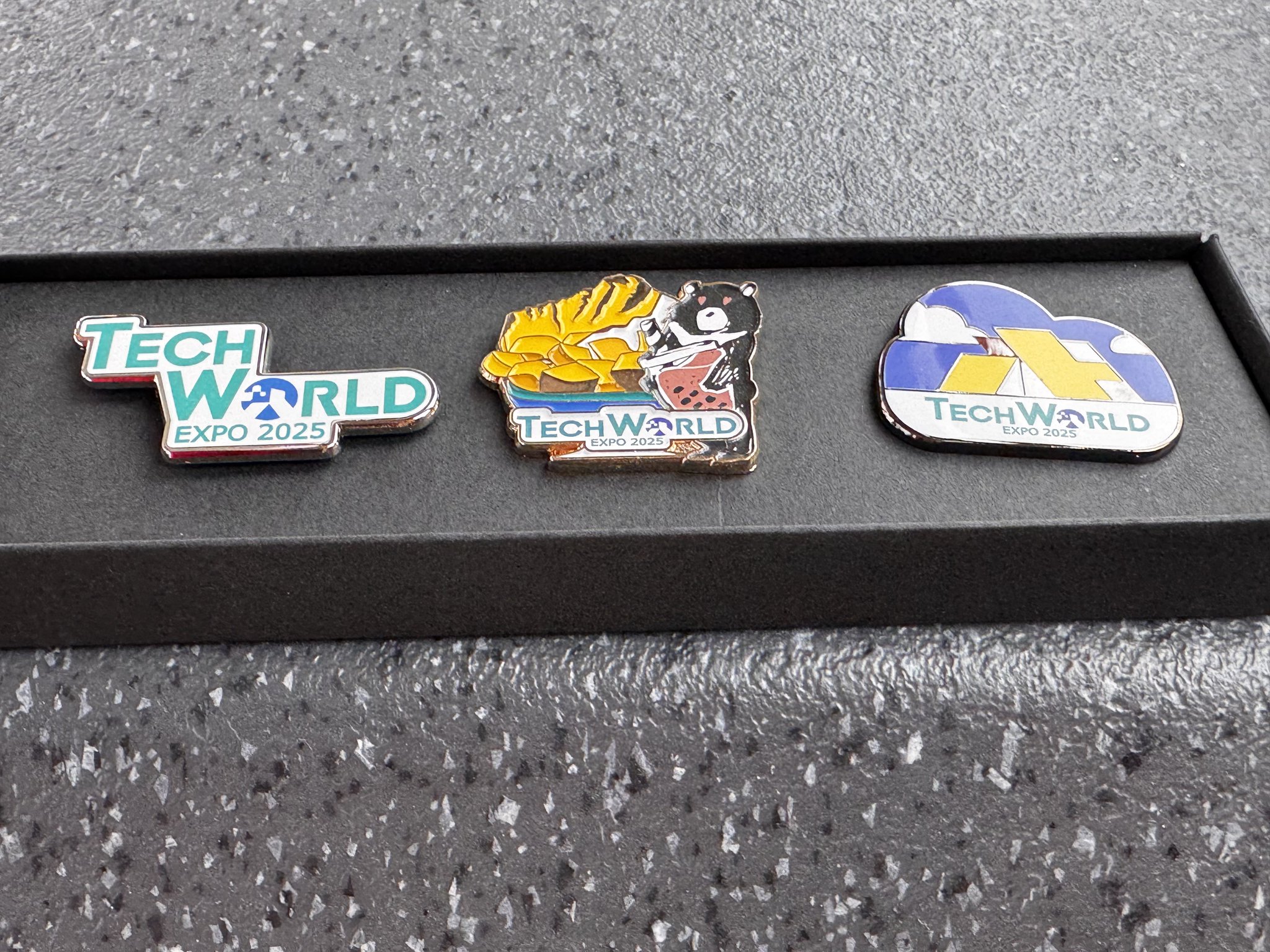 【非売品・スタッフ限定】TECH WORLD ピンバッジ｜大阪・関西万博2025 大阪万博 ピンバッジ TECH WORLD 非売品 - メルカリ