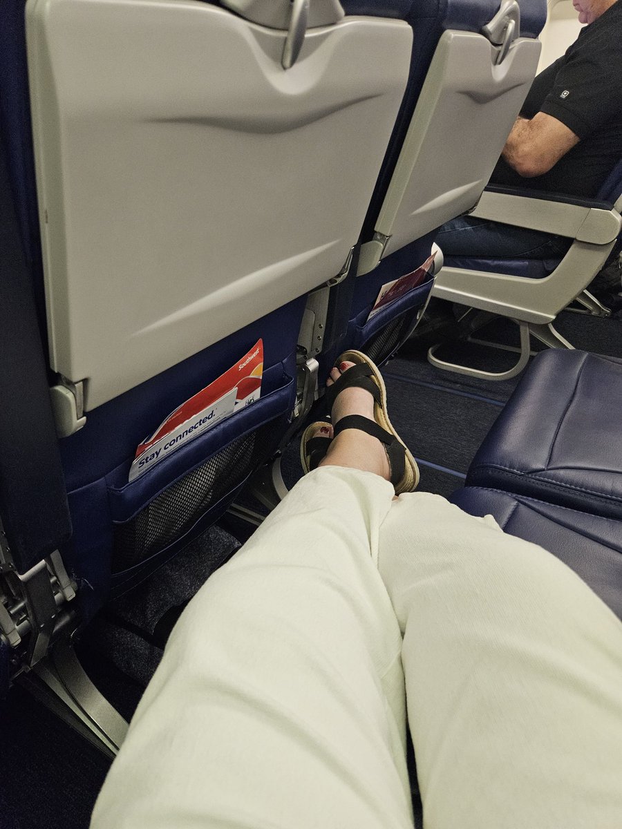 Amy_Howe_BA's tweet image. What a fitting way to end my U.S. Cheer Judging season than to have my own @SouthwestAir "First Class" row to myself! #cheerjudgelife #youcantsithere #ownrowstatus