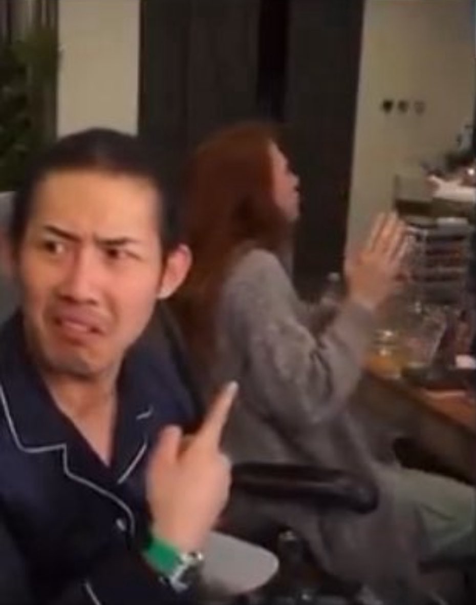 Awk20000's tweet photo. Amouranth vs her husband summarized in a screenshot https://t.co/814G6YIpxP