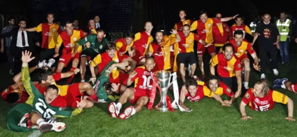romerkukner's tweet image. Galatasaray tarihinin en anlamlı ikinci şampiyonluğu, karanlığı aydınlatan kupa.
12 Mayıs 2012
Kadıköy