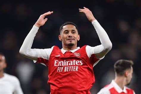 EuropeoNot4509's tweet photo. Se rumorea la transferencia del central Francés William Saliba hacia el Real Madrid.
Un refuerzo que le vendría bastante bien al conjunto merengue para afrontar esa escasez defensiva la cual les a costado bastante esta última temporada. https://t.co/3nqjHqUuMH