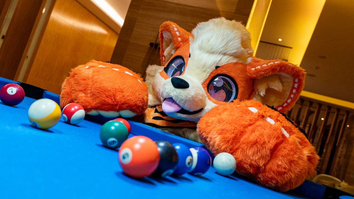 Arcanine wants to play pool too! With an oversized paw cue stick!🥰