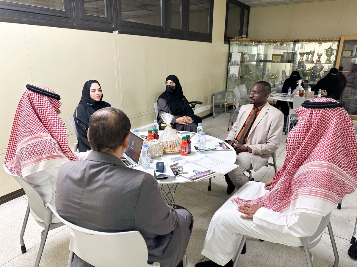 عمادة التطوير والجودة بالاشتراك مع الجهة المانحة للأيزو تستأنف افتتاح زيارات التدقيق الخارجي الختامية لجهات الجامعة ضمن مشروع الأيزو في الجامعة، حيث تم عقد جلسات التدقيق لعمادة القبول والتسجيل، الإدارة العامة للأمن والسلامة، ومركز تطوير المهارات. #جامعه_الامام  #جودة #ISO