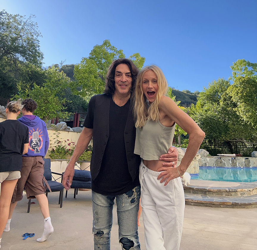 PaulStanleyLive's tweet image. Happy Mother's Day Erin! You have been the tireless support, confidant for Evan, Colin, Sarah and Emily. Spending today with you and all of them once again lets me see how truly blessed I am. I celebrate you every day.