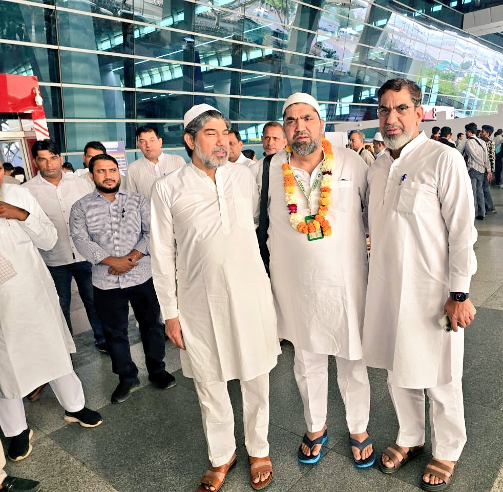 Ch Aftab Ahmed MLA (@aftabnuh) on Twitter photo हज के पाक सफर पर आज छोटे भाई चौ• <a href="/MehtabNuh/">Mehtab Ahmed</a> जी सहित काफी लोग रवाना हुए, अल्लाह सभी की हज कबूल करे और सभी का सफर आसान करे।
विश्व, मुल्क, प्रदेश और सभी के लिए बेहतरी की दुआओं की दरख्वास्त है। हज के पाक सफर पर आज छोटे भाई चौ• <a href="/MehtabNuh/">Mehtab Ahmed</a> जी सहित काफी लोग रवाना हुए, अल्लाह सभी की हज कबूल करे और सभी का सफर आसान करे।
विश्व, मुल्क, प्रदेश और सभी के लिए बेहतरी की दुआओं की दरख्वास्त है।