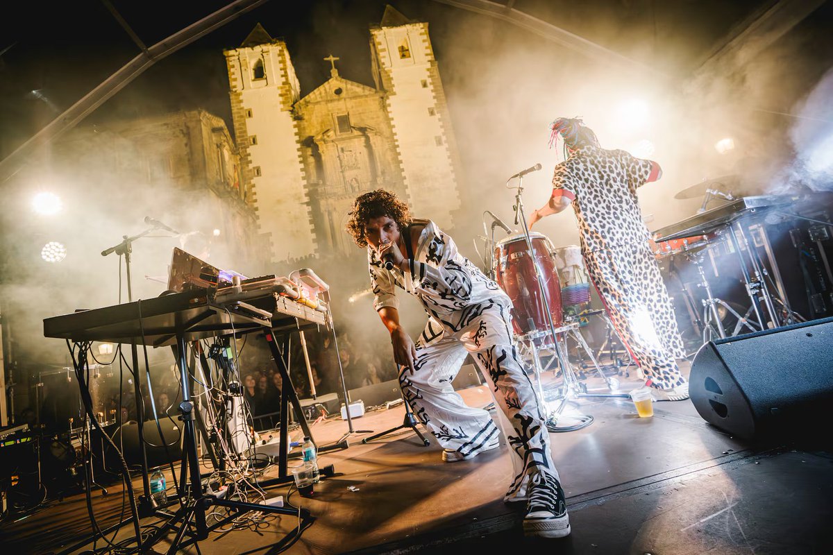48 horas en #Cáceres para tomarle el pulso al festival WOMAD y hacer lo que más nos gusta: escribir sobre música y, de algún modo, también sobre la vida misma

De #AngeliqueKidjo a #SanguijuelasDelGuadiana o #ÁcidoPantera: tanto que contar en <a href="/el_pais/">EL PAÍS</a>💚🖤

elpais.com/cultura/2025-0…