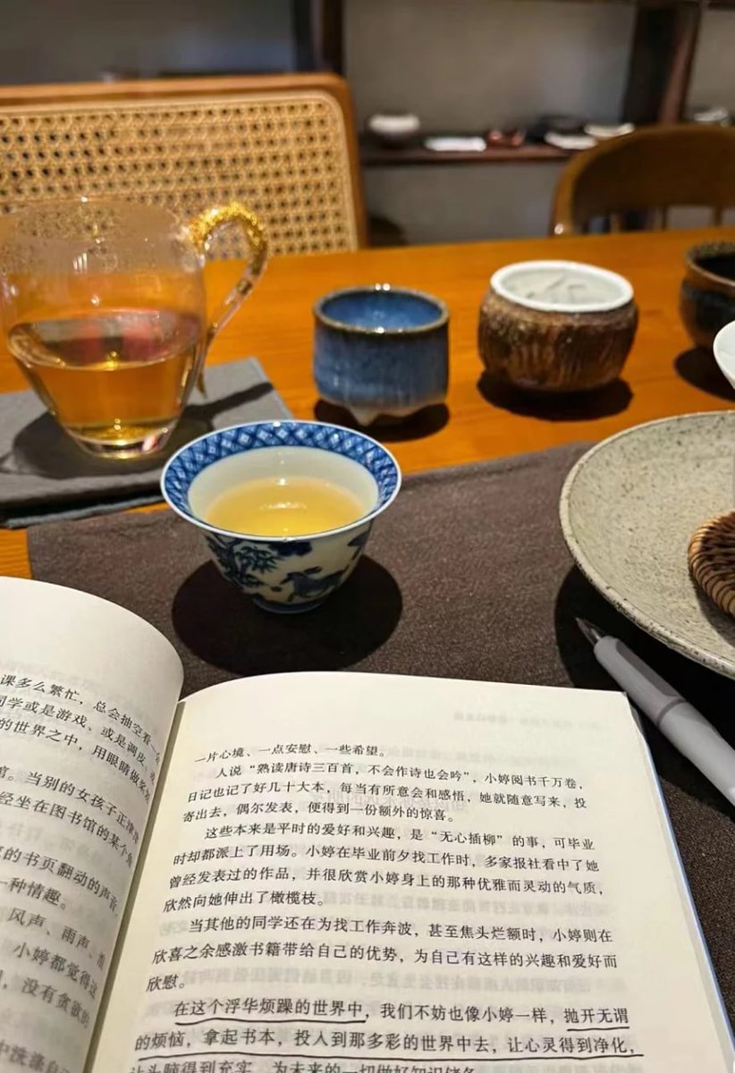 読書しながら、ゆったりとしたお茶時間🍵📖心を落ち着けて、特別なひとときを✨