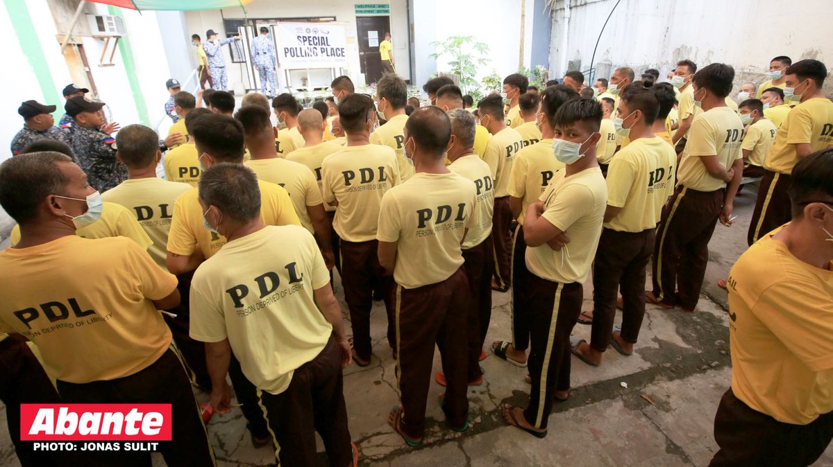 AbanteNews's tweet photo. Umarangkada ang botohan ng mga Persons Deprived of Liberty (PDL) sa Manila City Jail Male Dormitory at Female Dormitory sa Sta. Cruz, Manila. 

Mahigpit naman ang ipinatutupad na seguridad ng Bureau of Jail Management and Penology (BJMP) sa naturang kulungan.

#YourVoice2025 #Eleksyon2025