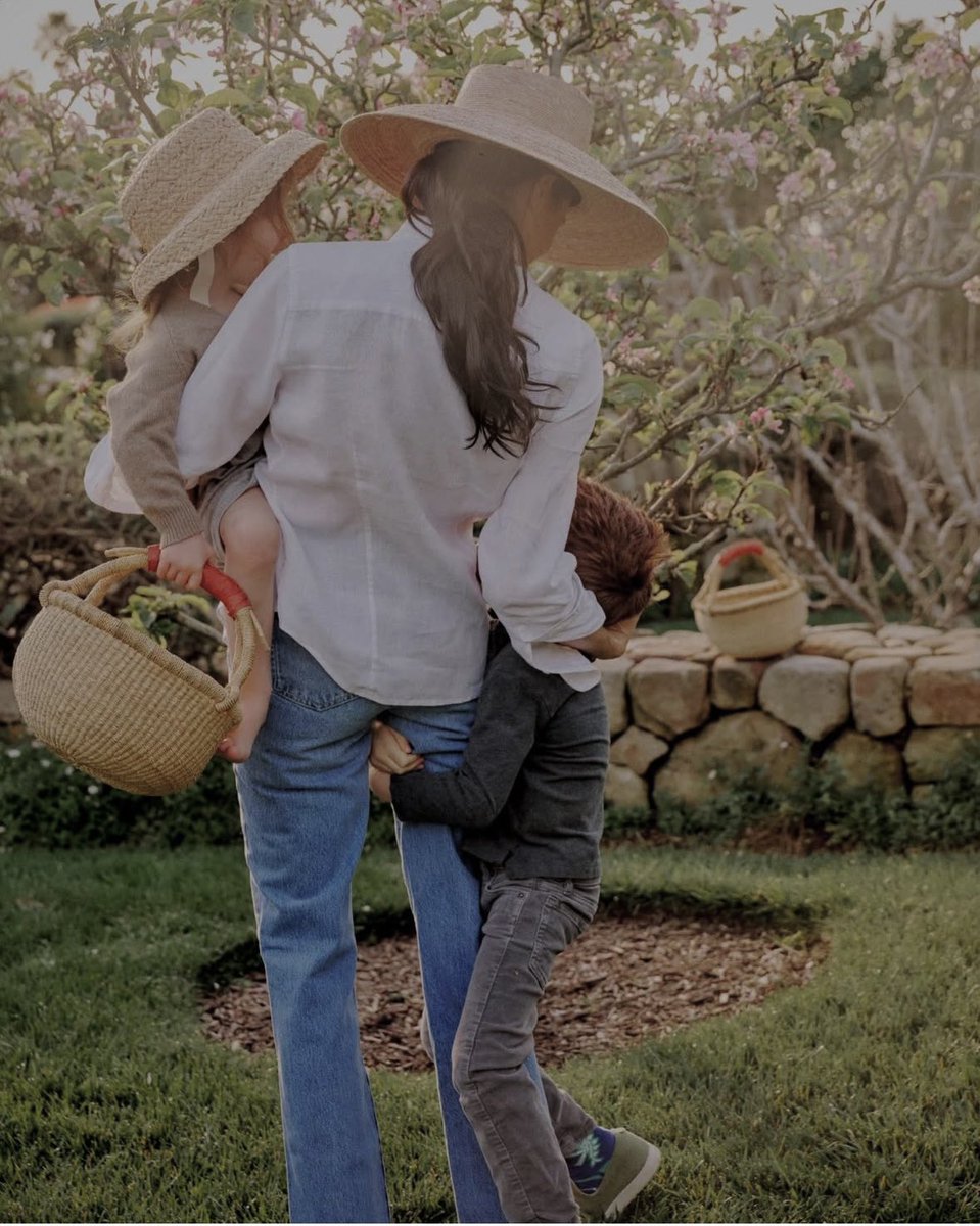 Harry, Meghan’s Spare tweet media