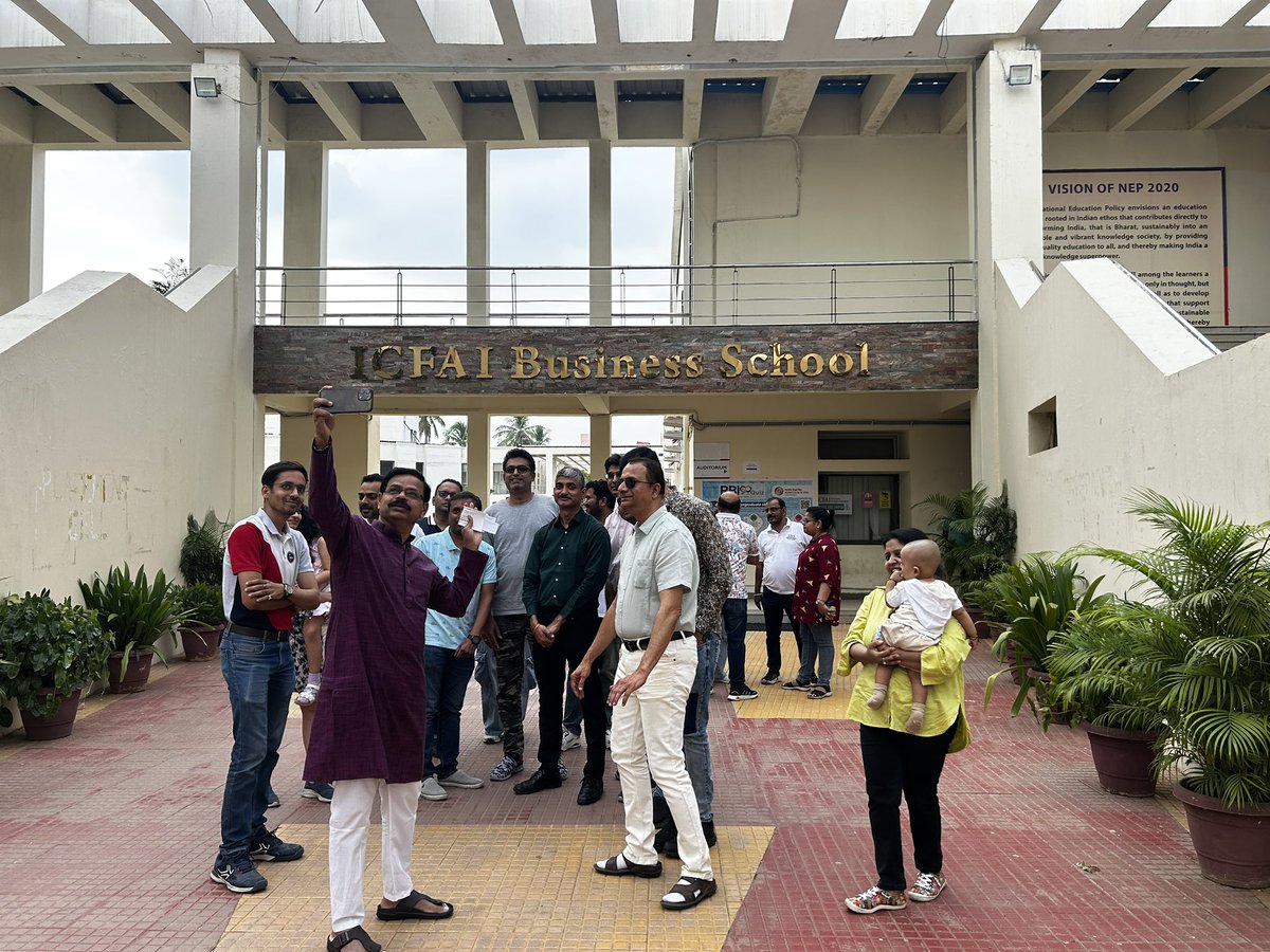 Nostalgia and Pride to spend a day with IBS Hyderabad MBA2012 Alumni at our campus.
#AlumniRelations #ProudFaculty #Back2Campus