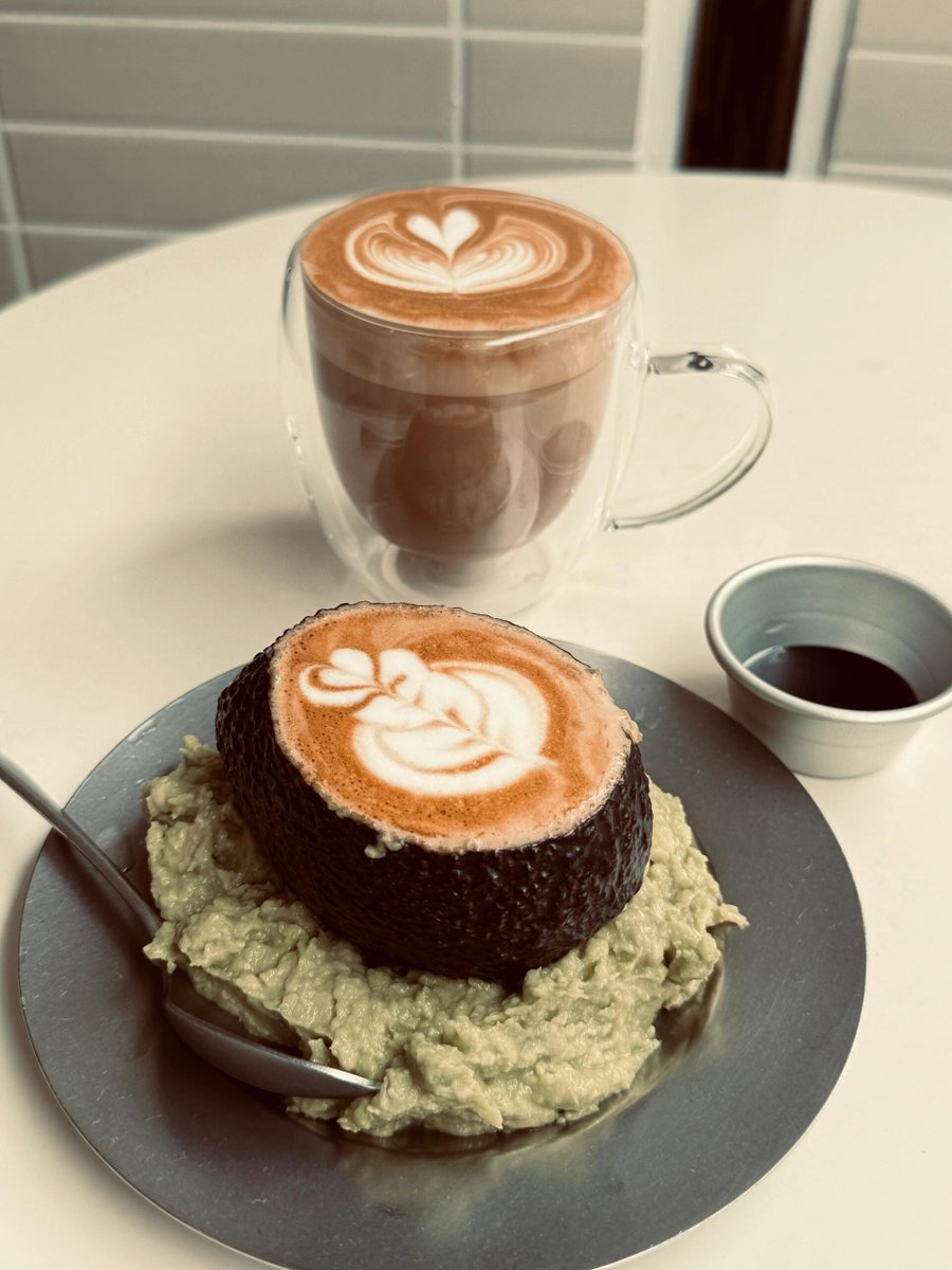 emacmv's tweet image. 一杯のコーヒーを手にすれば、心情はいつも美しい。🌈