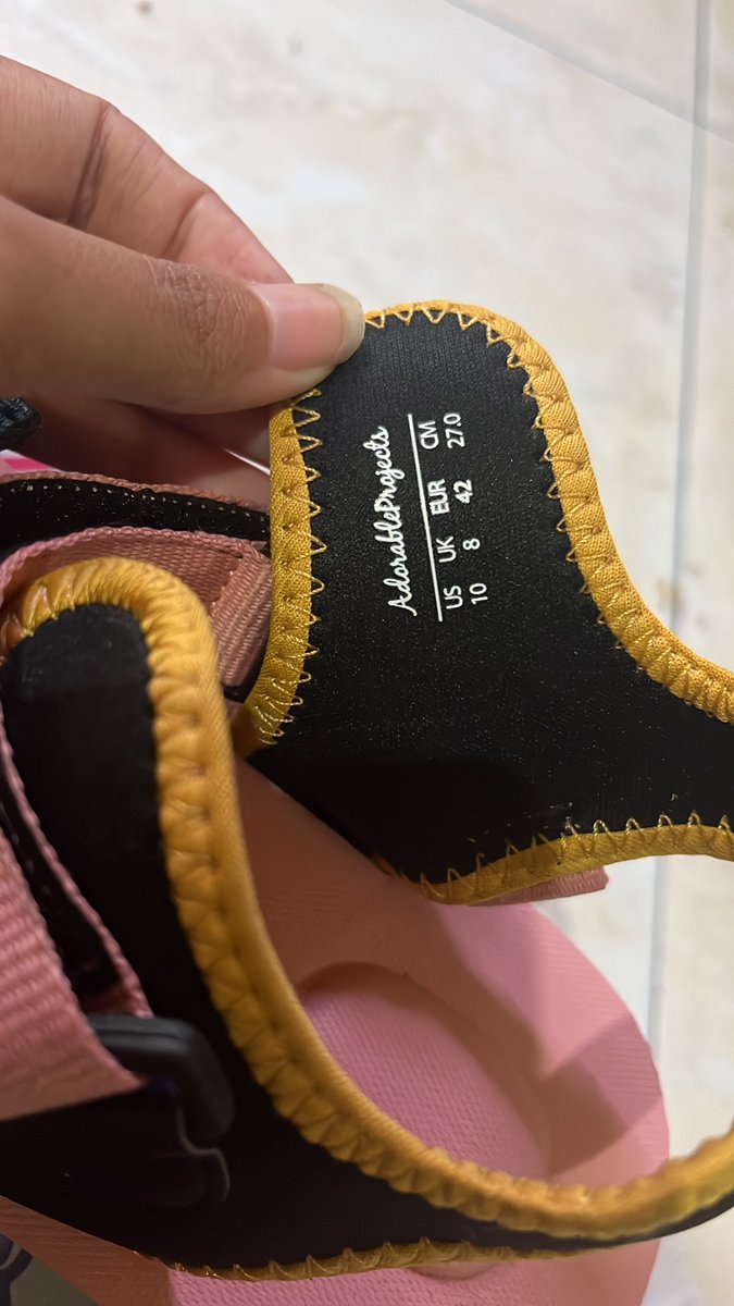 New masih ada tag dan box. Adorable Project charlotte sandal size 42 nih. Tawar aja