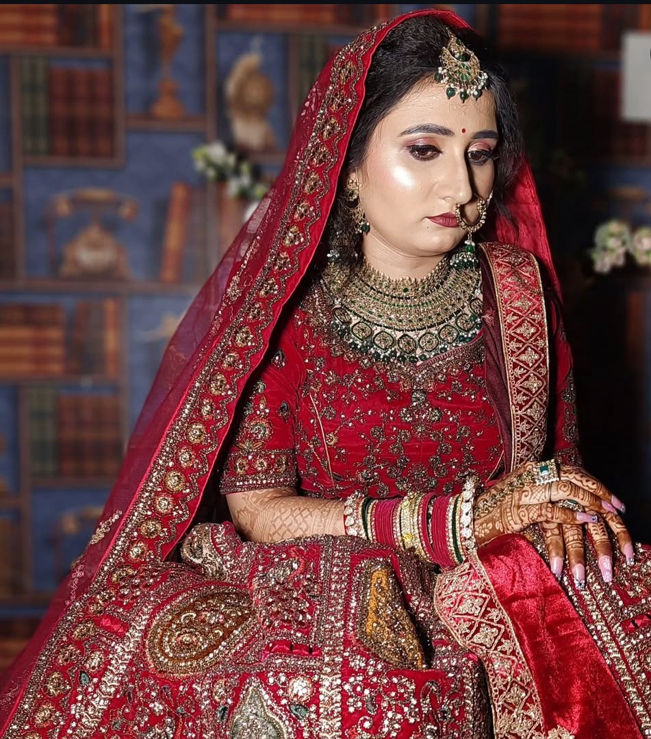 AruWellness's tweet photo. Radiate elegance on your big day ✨ with flawless bridal makeup by AruWellness, Kanpur 💄👰‍♀️. Get that perfect HD look! Book your appointment now and shine like never before ✨💍 #BridalMakeup #KanpurBrides #AruWellness https://t.co/CTrbc65nWT