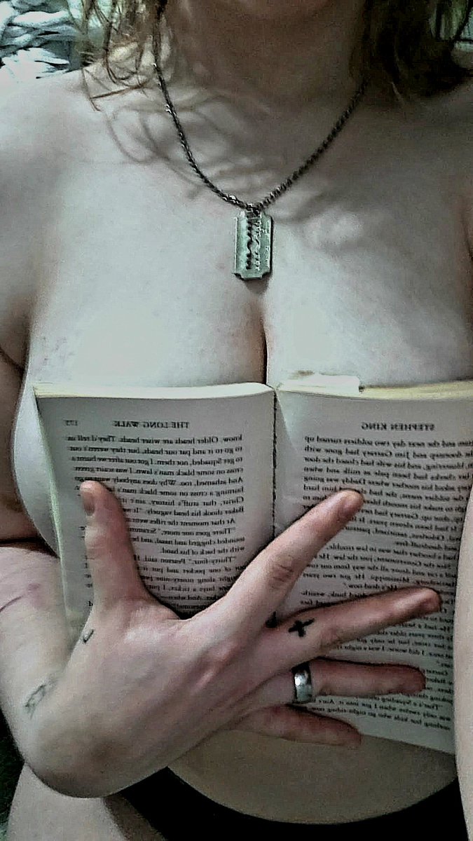 transboynudez's tweet photo. Finnaly tried the titty book trend lol

#femboy https://t.co/dRkovvRCeC