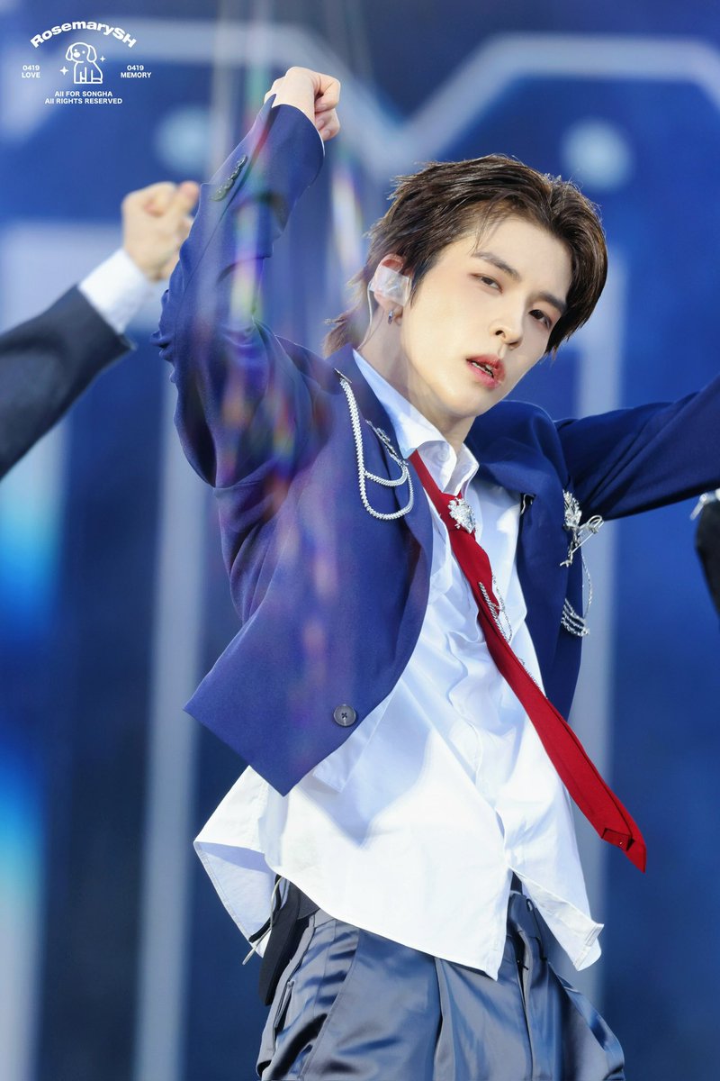 RosemarySH_0419's tweet photo. 250511 SMTOWN in LA
Songha x Growl

#Songha #송하 #李松河 #SMTR25 https://t.co/Omi7XbvdmA