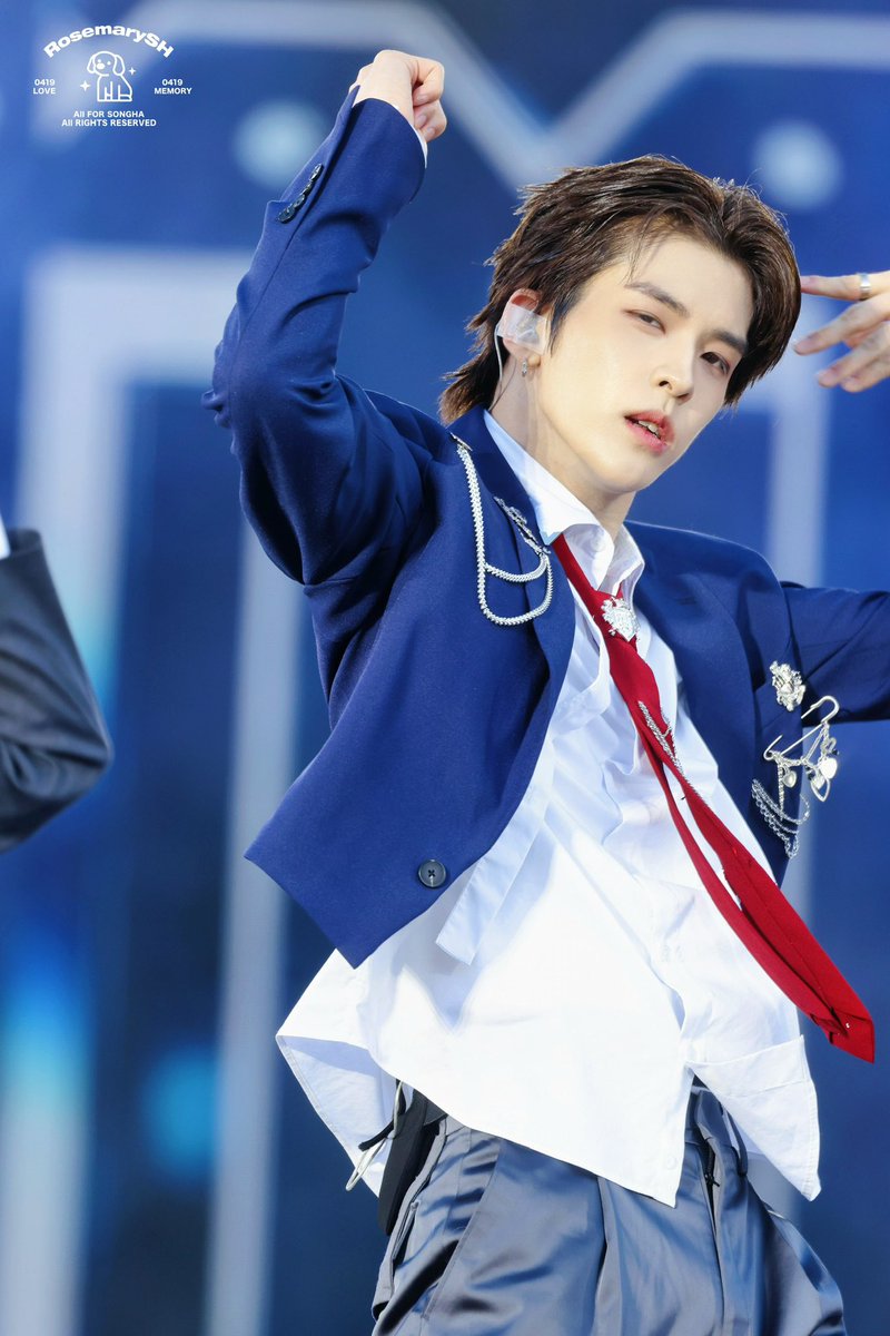 RosemarySH_0419's tweet photo. 250511 SMTOWN in LA
Songha x Growl

#Songha #송하 #李松河 #SMTR25 https://t.co/Omi7XbvdmA