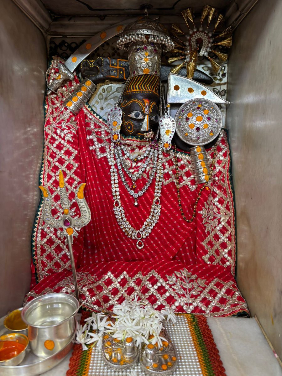 माँ सच्चियाय के दिव्य आलौकिक श्रृंगार दर्शन,ओसियां धाम जोधपुर,राजस्थान
12 मई 2025 सोमवार 
वैशाख शुक्ल पक्ष पूर्णिमा 2082
#hinduism #hindu #जयमांसच्चियायओसियावाली
🙏 माँ सच्चियाय,आप की कृपा बनी रहे🙏 
#jaimaasachchiyayosiyawali 
🔔🌹🙏🚩बोलो श्री सच्चियाय माताजी की
जय 🙏🚩🌹🔔