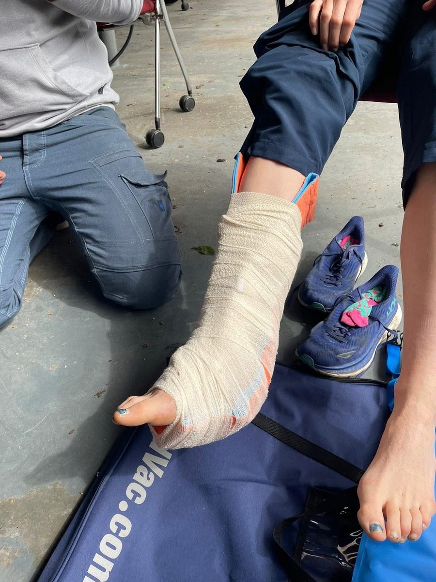 AberdeenMRT's tweet image. Our training last weekend was about recertification in first aid. A couple of days refreshing skills by mixing theory and practice in typical MR scenarios. Thanks to the instructors and volunteer 'casualties', some of the acting was worthy of Oscar nominations! #smr #training