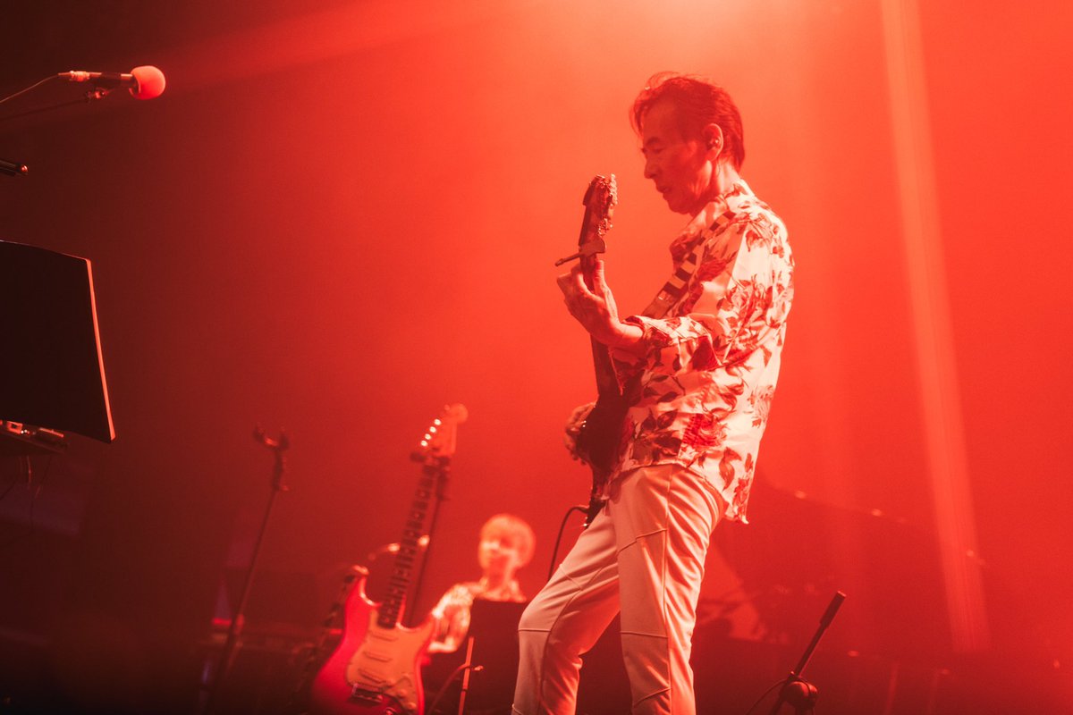 txtr3_label's tweet photo. 鈴木茂 初海外公演❕
ダブルアンコールまでいただき!
「12月の雨の日」くるとはグッときました。
茂さんの尊いギターサウンドが熱く響き渡り、2時間も身を浸すことができ、ほっこりとよき一夜でした🌺
#textur3 “Celebrate!” Vol. 3
終章となる#鈴木茂
Special Concert in Shanghai
お越し下さった皆さん、誠に謝々💛🧡