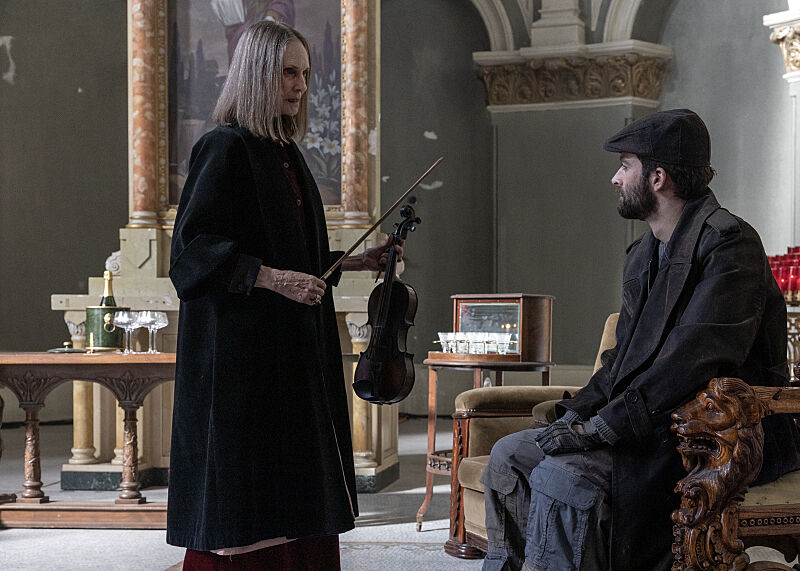 MagazineLorette's tweet image. #DeadCity 🎻