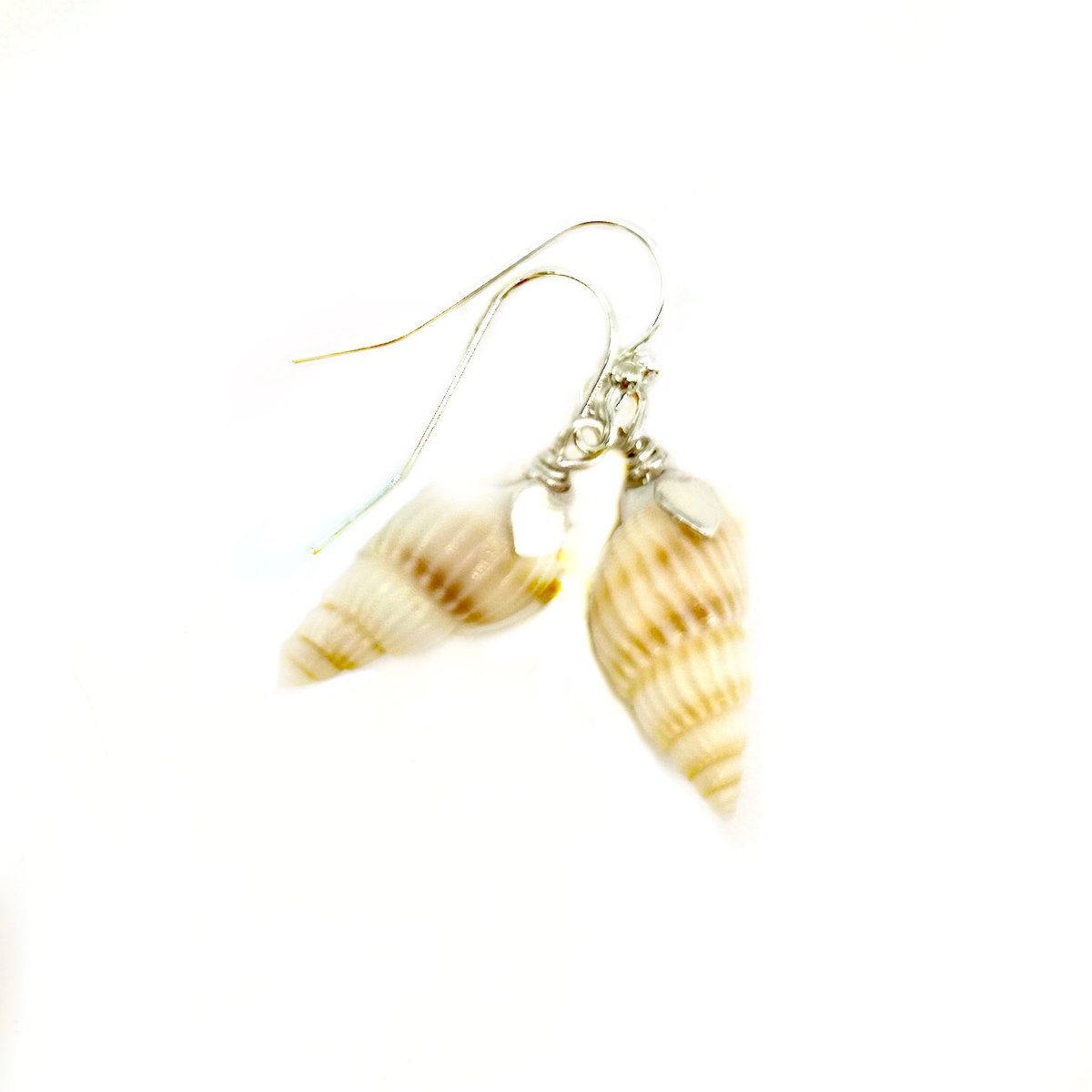 ZenCatPottery's tweet photo. Small Shell Earrings
https://t.co/Dfop6pKkhI
#shelljewelry #shellearrings #handmadejewelry #beachjewelry #smallesrrings https://t.co/rBa0mWcZcs
