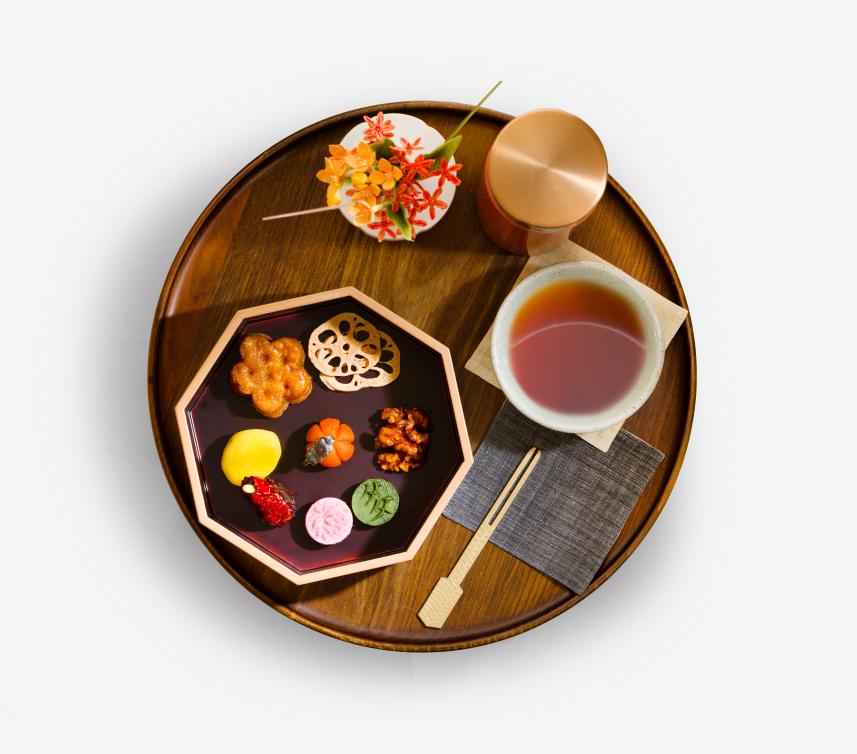 KHeritageAgency's tweet image. 2025년 창덕궁에서 만나는 신규 프로그램🥳
#창덕궁 약다방에서 '약식동원(藥食同源)’의 철학을 반영한 전통 다과 6종과 한방차를 즐겨볼까요?
약방에서 한 잔🍵
2025 상반기 ‘창덕궁 약다방’🎫참여 예매 안내
kh.or.kr/short/QMnH