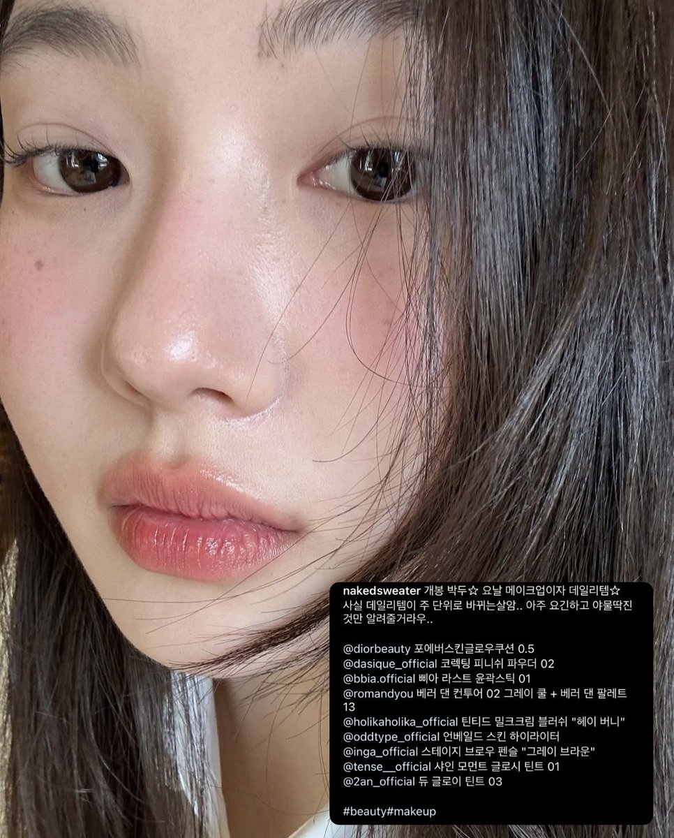 mmytype_'s tweet photo. บลัชชมพูนมที่นี่ไปซื้อตามพสnakedsweaterมา พสใช้ปัดลุคนี้ บลัชholika holika สีโทนชมพูนมน่ารักมากกกซอฟหวาน ติดเบสขาวนิดๆ เนื้อครีมแต่ฟินิชแมท ทาเป็นเบสละหน้าป้อปมาก https://t.co/LaUsOiKE9U