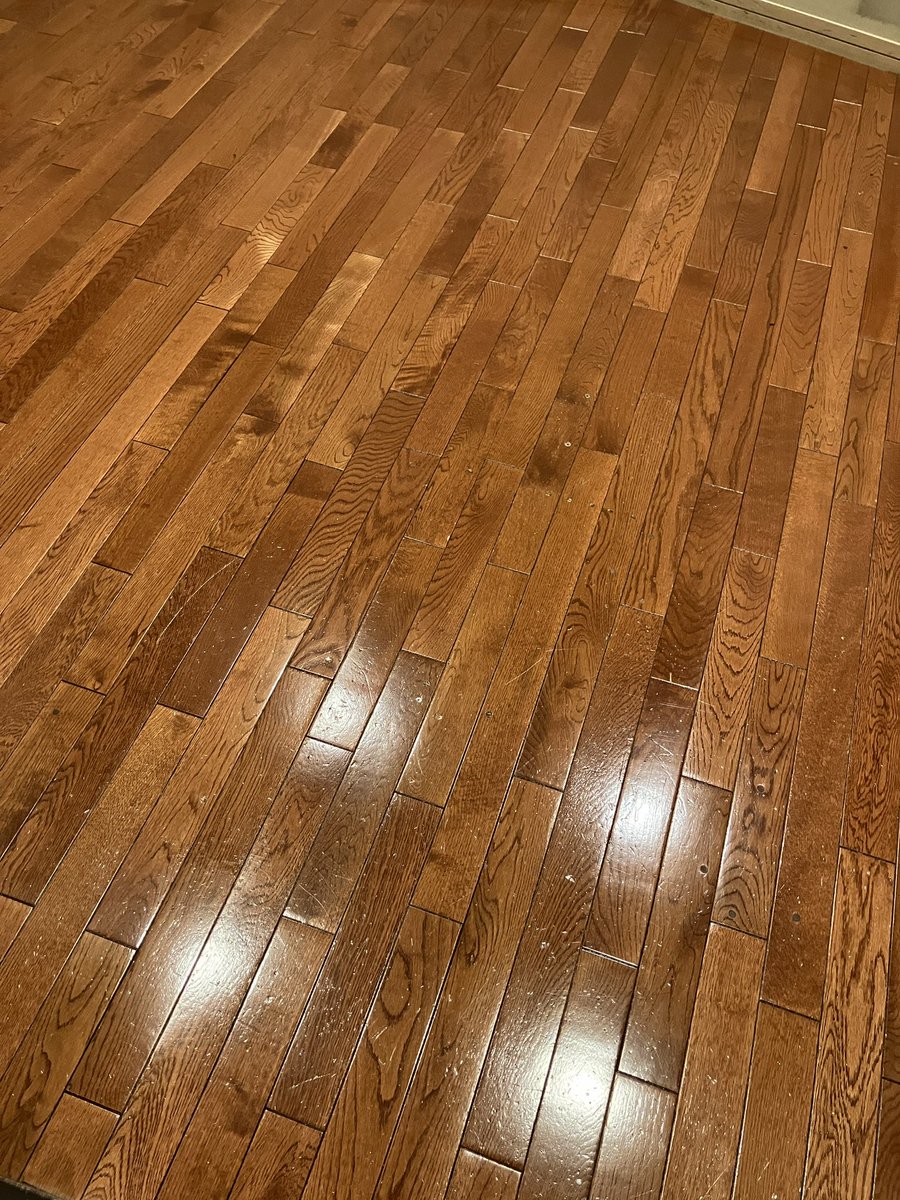 先日、1stコントロールルームの
フローリングのワックスがげを行いました！
写真では分かりずらいですが
実際にみるととても磨きがかかっております✨🧹✨

#音響ハウス #onkiohaus 
#recordingstudio