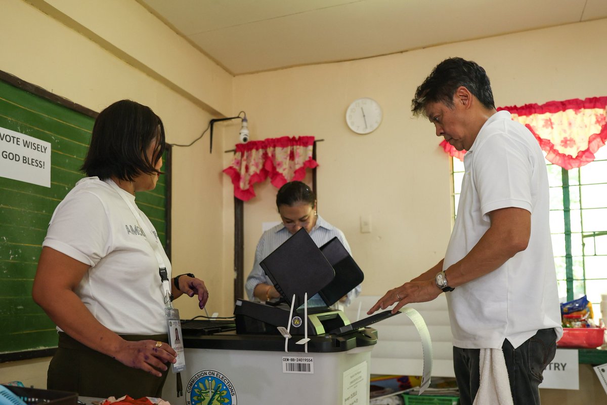 Ngayong araw, bumoto kami ni Sharon dito sa Silang, Cavite. Sa dami ng pinagdaanan nitong nakaraang 90 araw—pagod, pawis, dasal—ngayon, ipinagpapasa-Diyos na natin ang lahat. 🙏🏼

Ginawa natin ang lahat ng makakaya. Nasa kamay na ng taumbayan at ng Panginoon ang resulta. Kalma