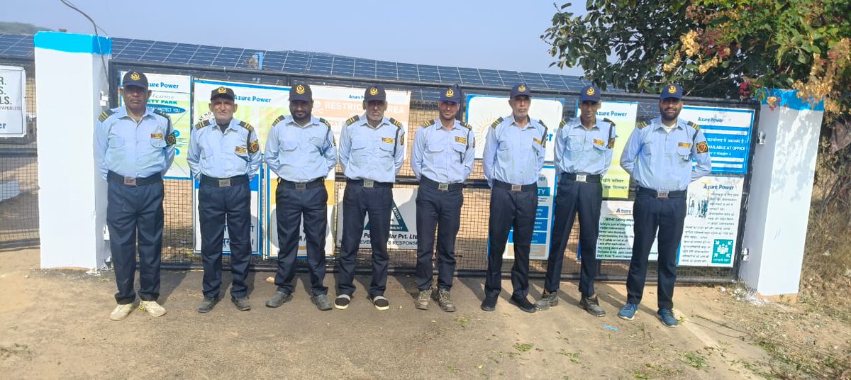 MukeshMalani16's tweet image. #कठोती_बरनेल_सोलर_प्लांट 
@DmNagaur साहब सिक्योरिटी गार्ड के साथ शोषण हो रहा है कोई सुनवाई नहीं हो रही है #azurepower की मनमानी से पिछले 10 दिन से धरने पर बैठे हैं कोई सुनवाई नहीं कर रहे हैं श्रीमान संज्ञान लेकर न्याय दे@JATbera1 @CMHelpdesk @RajCMO @manjubaghmar @hanumanbeniwal