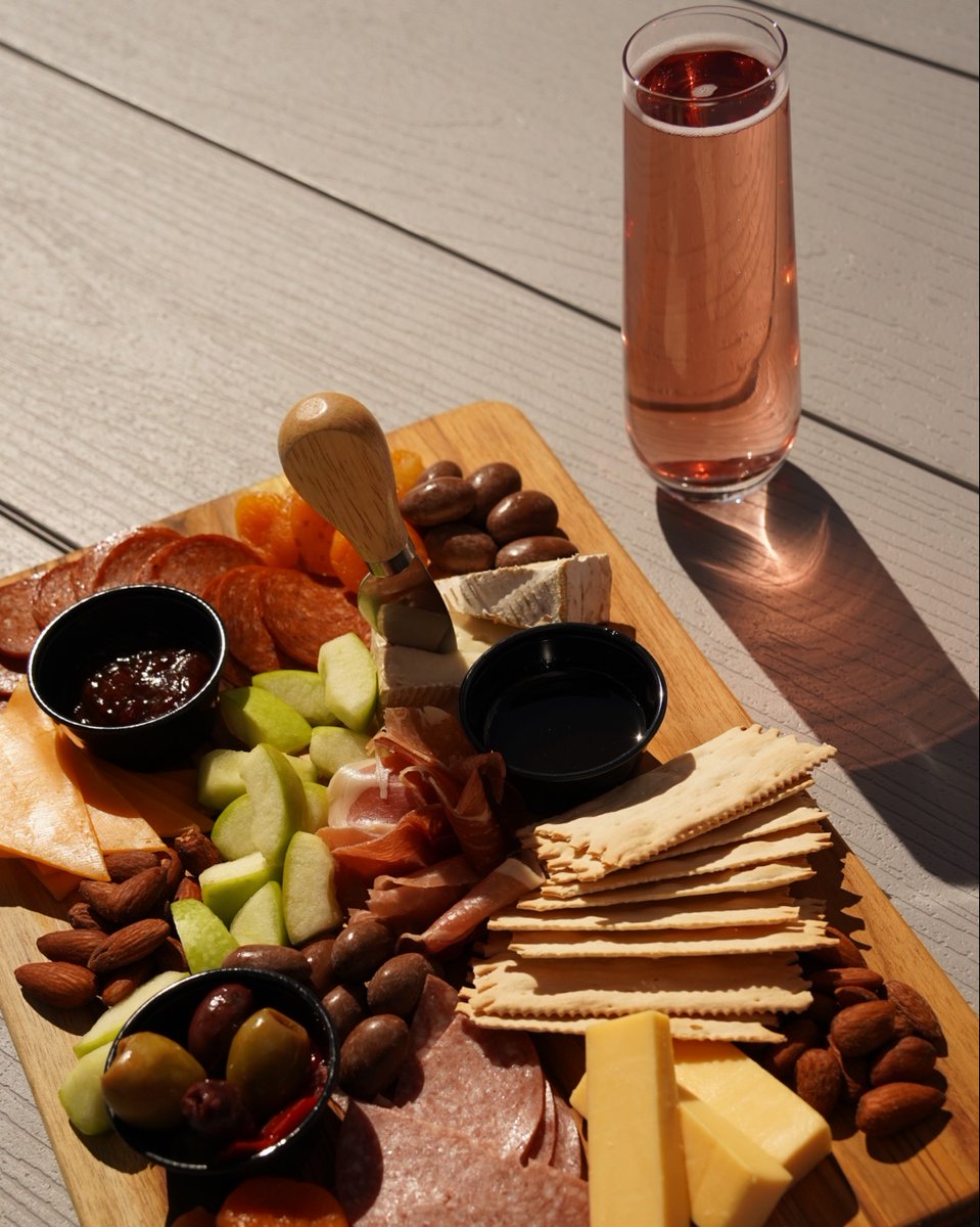 ArcticApples's tweet image. Happy Mother&apos;s Day!

#arcticapples #applecider #charcuterie #slicedapples #mothersday #endlessorchard