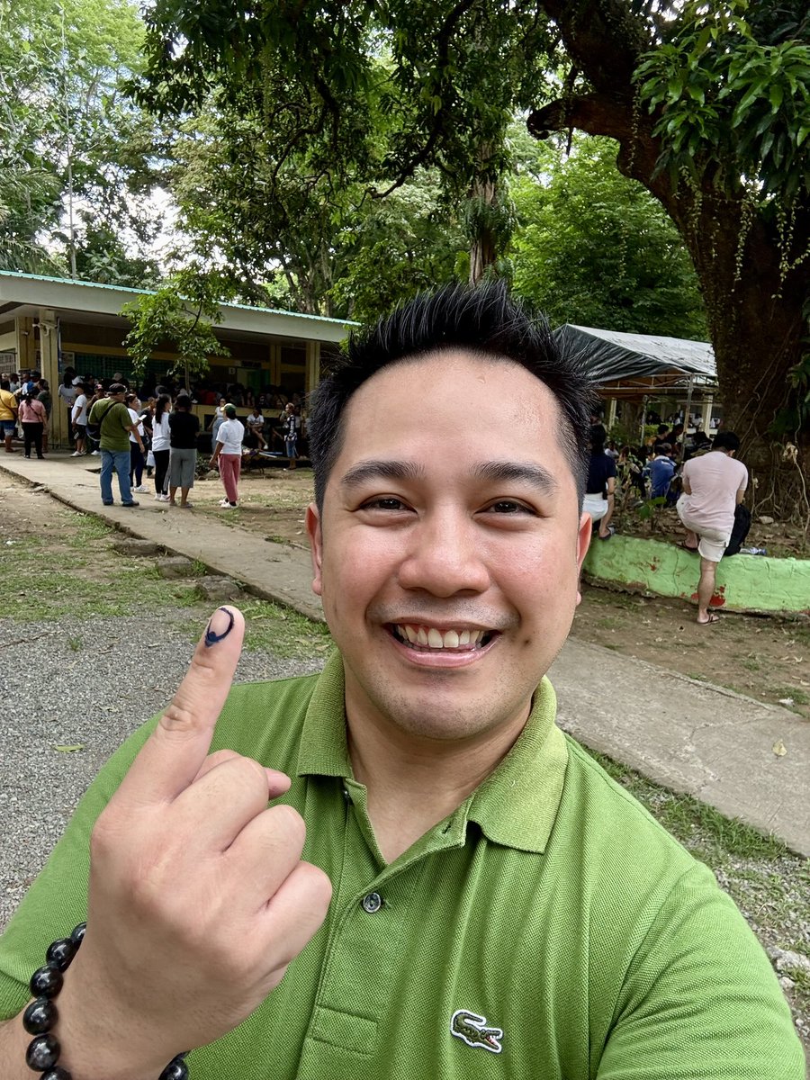 Renzo Guinto (@renzoguinto) on Twitter photo Done performing my civic duty in the conclave este #Elections2025 #Philippines 🇵🇭
Sa mga pulitiko, ayusin niyo performance niyo ha! Umuwi pa ako! Kundi, tatakbo ako sa 2028! 🙈😂🤪
(To the politicians, fix your performance! I flew & came home to vote! Or else I’ll run in 2028!) Done performing my civic duty in the conclave este #Elections2025 #Philippines 🇵🇭
Sa mga pulitiko, ayusin niyo performance niyo ha! Umuwi pa ako! Kundi, tatakbo ako sa 2028! 🙈😂🤪
(To the politicians, fix your performance! I flew & came home to vote! Or else I’ll run in 2028!)