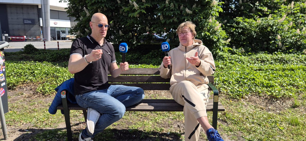 Dat wordt wat dadelijk bankie met <a href="/RikElfrink/">Rik Elfrink</a> om 10.30 wie wordt kampioen <a href="/AFCAjax/">AFC Ajax</a> of toch <a href="/PSV/">PSV</a> ?